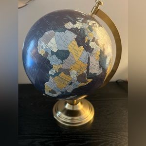 Decorative globe in great condition!